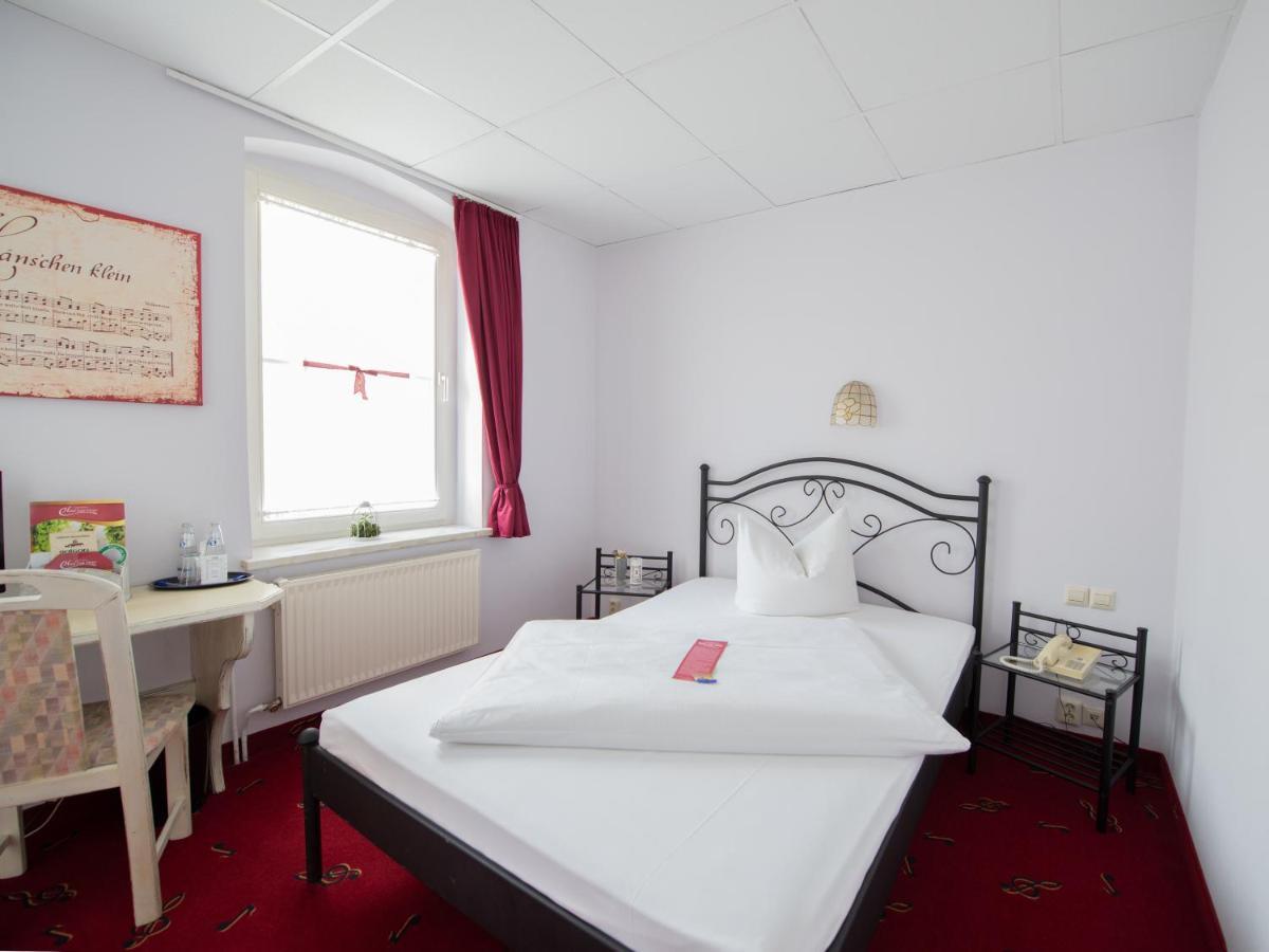 Hotel Zum Vetter Finsterwalde Extérieur photo